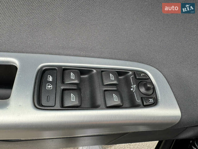 Черный Вольво В50, объемом двигателя 2 л и пробегом 200 тыс. км за 11300 $, фото 40 на Automoto.ua