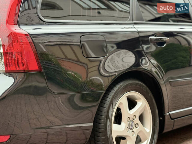 Черный Вольво В50, объемом двигателя 1.6 л и пробегом 244 тыс. км за 8850 $, фото 25 на Automoto.ua