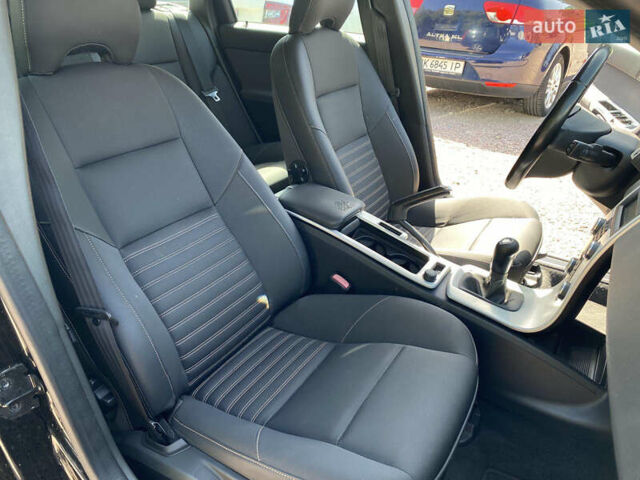 Чорний Вольво V50, об'ємом двигуна 2 л та пробігом 215 тис. км за 8300 $, фото 14 на Automoto.ua