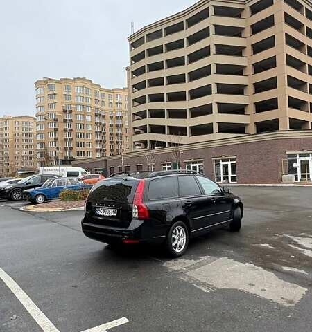 Черный Вольво В50, объемом двигателя 1.6 л и пробегом 320 тыс. км за 7800 $, фото 2 на Automoto.ua