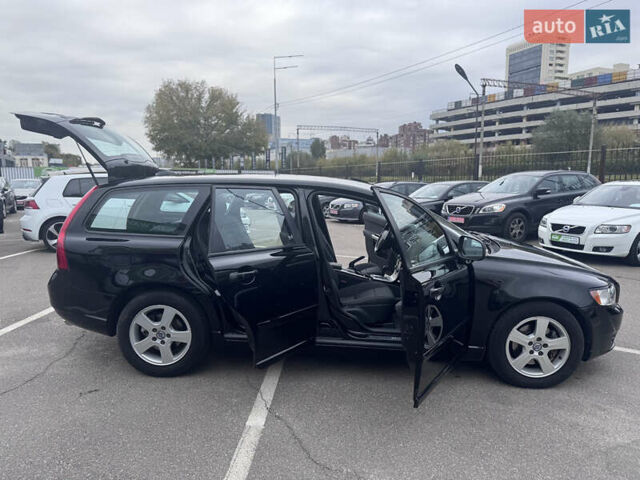 Черный Вольво В50, объемом двигателя 2 л и пробегом 200 тыс. км за 11300 $, фото 14 на Automoto.ua