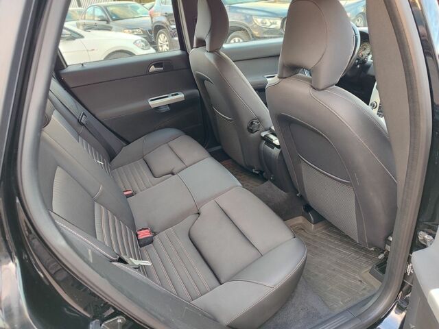 Черный Вольво В50, объемом двигателя 2 л и пробегом 200 тыс. км за 11299 $, фото 8 на Automoto.ua