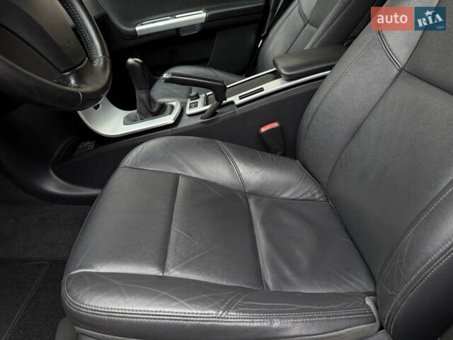 Черный Вольво В50, объемом двигателя 1.6 л и пробегом 244 тыс. км за 8850 $, фото 42 на Automoto.ua