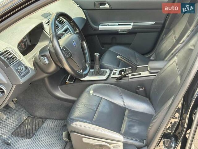 Черный Вольво В50, объемом двигателя 1.6 л и пробегом 235 тыс. км за 8590 $, фото 9 на Automoto.ua