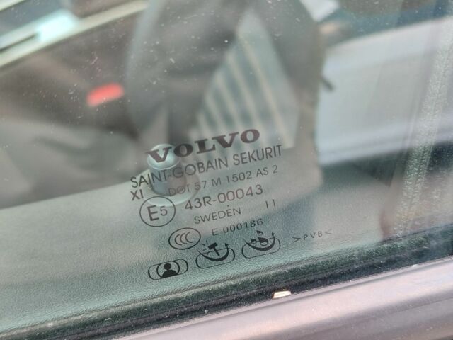 Черный Вольво В50, объемом двигателя 2 л и пробегом 200 тыс. км за 11299 $, фото 4 на Automoto.ua