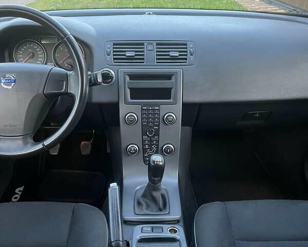 Черный Вольво В50, объемом двигателя 1.6 л и пробегом 237 тыс. км за 9100 $, фото 22 на Automoto.ua