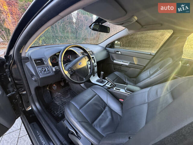 Черный Вольво В50, объемом двигателя 1.6 л и пробегом 259 тыс. км за 7800 $, фото 44 на Automoto.ua