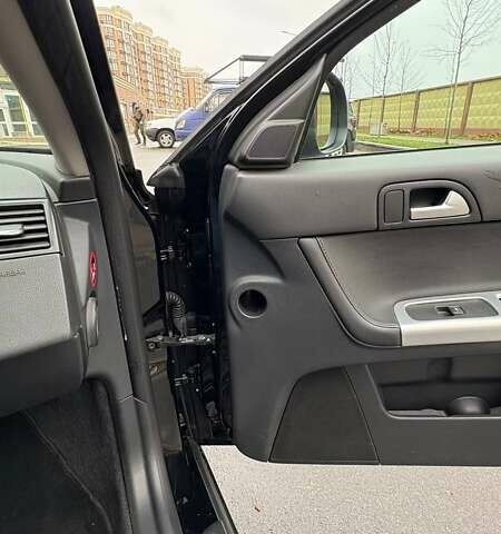 Черный Вольво В50, объемом двигателя 1.6 л и пробегом 320 тыс. км за 7800 $, фото 36 на Automoto.ua