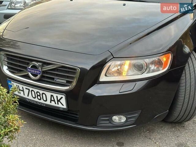 Чорний Вольво V50, об'ємом двигуна 1.56 л та пробігом 276 тис. км за 8750 $, фото 1 на Automoto.ua