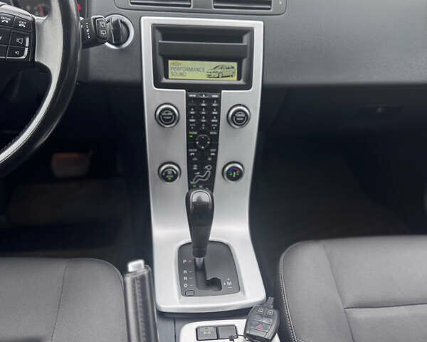 Черный Вольво В50, объемом двигателя 2 л и пробегом 200 тыс. км за 11300 $, фото 33 на Automoto.ua