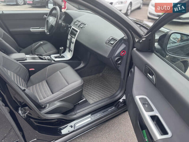 Черный Вольво В50, объемом двигателя 2 л и пробегом 200 тыс. км за 11300 $, фото 22 на Automoto.ua