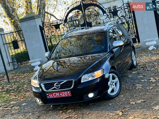 Черный Вольво В50, объемом двигателя 1.6 л и пробегом 228 тыс. км за 8999 $, фото 1 на Automoto.ua