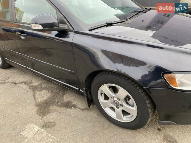 Черный Вольво В50, объемом двигателя 1.56 л и пробегом 243 тыс. км за 8500 $, фото 2 на Automoto.ua