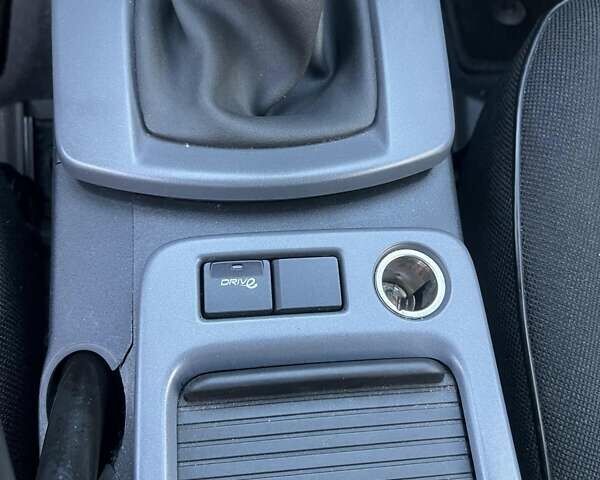 Черный Вольво В50, объемом двигателя 1.6 л и пробегом 237 тыс. км за 9100 $, фото 30 на Automoto.ua