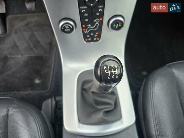 Черный Вольво В50, объемом двигателя 1.6 л и пробегом 192 тыс. км за 8599 $, фото 65 на Automoto.ua