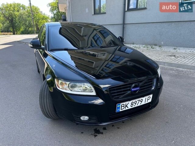 Черный Вольво В50, объемом двигателя 1.6 л и пробегом 300 тыс. км за 7350 $, фото 13 на Automoto.ua