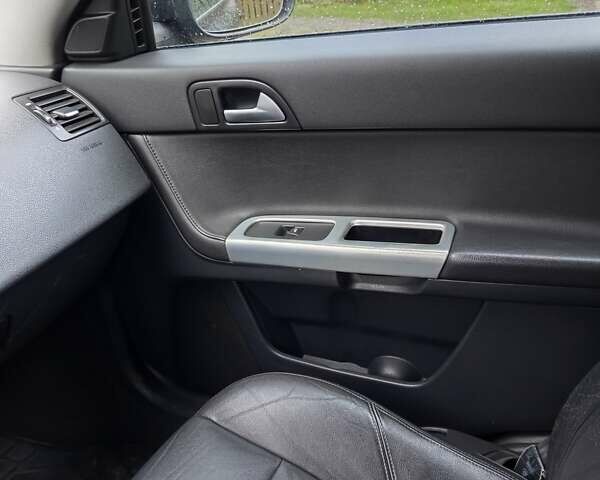 Черный Вольво В50, объемом двигателя 1.56 л и пробегом 248 тыс. км за 8400 $, фото 13 на Automoto.ua