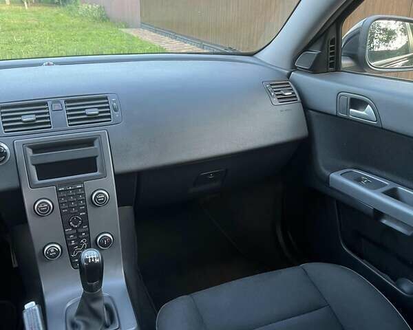 Черный Вольво В50, объемом двигателя 1.6 л и пробегом 237 тыс. км за 9100 $, фото 24 на Automoto.ua