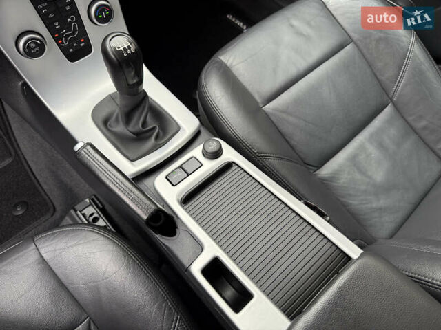 Черный Вольво В50, объемом двигателя 1.6 л и пробегом 244 тыс. км за 8850 $, фото 62 на Automoto.ua