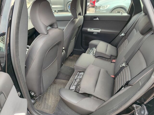 Черный Вольво В50, объемом двигателя 2 л и пробегом 200 тыс. км за 11299 $, фото 3 на Automoto.ua