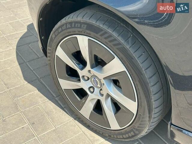 Черный Вольво В50, объемом двигателя 1.6 л и пробегом 235 тыс. км за 8590 $, фото 8 на Automoto.ua