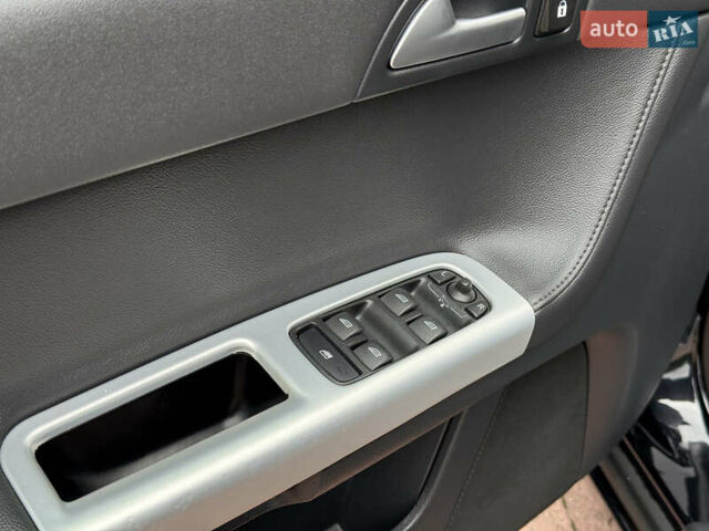 Черный Вольво В50, объемом двигателя 1.6 л и пробегом 244 тыс. км за 8850 $, фото 70 на Automoto.ua