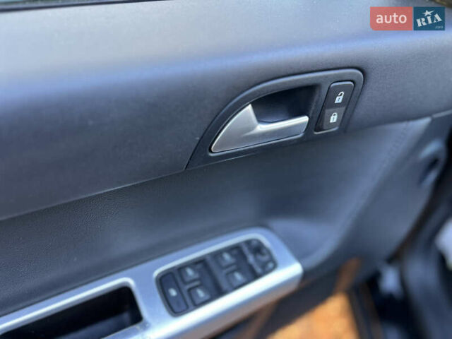 Черный Вольво В50, объемом двигателя 1.6 л и пробегом 228 тыс. км за 8999 $, фото 44 на Automoto.ua