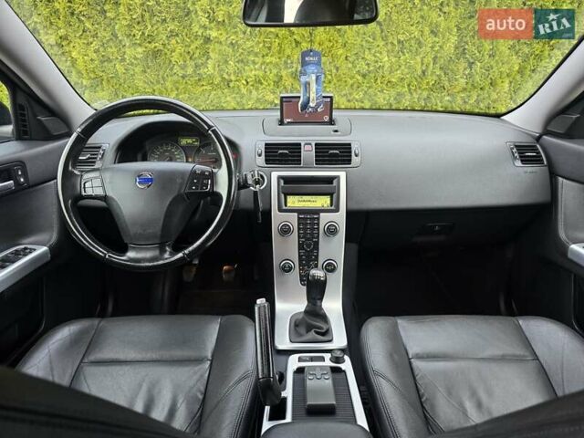 Черный Вольво В50, объемом двигателя 1.6 л и пробегом 192 тыс. км за 8599 $, фото 53 на Automoto.ua