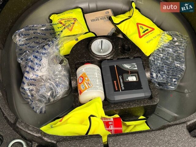 Чорний Вольво V50, об'ємом двигуна 1.6 л та пробігом 233 тис. км за 8200 $, фото 95 на Automoto.ua