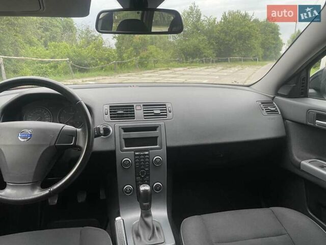 Черный Вольво В50, объемом двигателя 1.6 л и пробегом 231 тыс. км за 9350 $, фото 26 на Automoto.ua