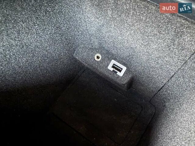 Чорний Вольво V50, об'ємом двигуна 2 л та пробігом 160 тис. км за 10650 $, фото 49 на Automoto.ua