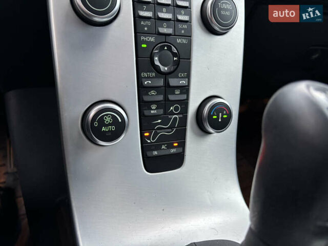 Черный Вольво В50, объемом двигателя 1.56 л и пробегом 256 тыс. км за 8300 $, фото 42 на Automoto.ua