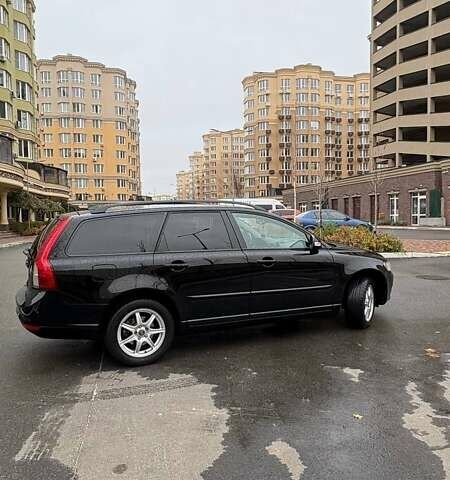 Черный Вольво В50, объемом двигателя 1.6 л и пробегом 320 тыс. км за 7800 $, фото 5 на Automoto.ua