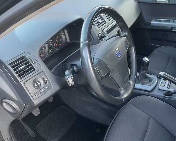 Черный Вольво В50, объемом двигателя 1.6 л и пробегом 237 тыс. км за 9100 $, фото 31 на Automoto.ua