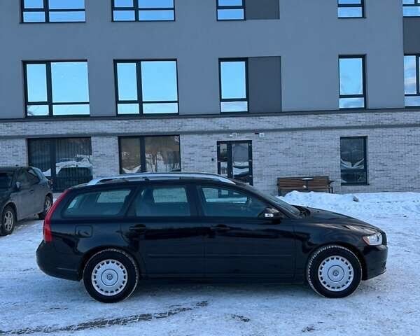 Чорний Вольво V50, об'ємом двигуна 1.6 л та пробігом 264 тис. км за 7600 $, фото 1 на Automoto.ua