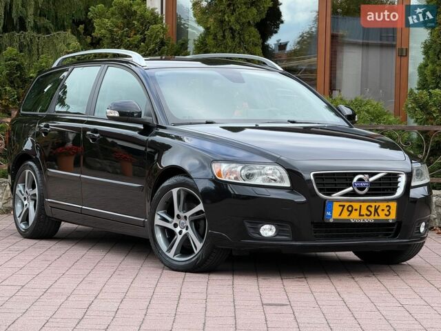 Чорний Вольво V50, об'ємом двигуна 1.6 л та пробігом 233 тис. км за 8200 $, фото 2 на Automoto.ua