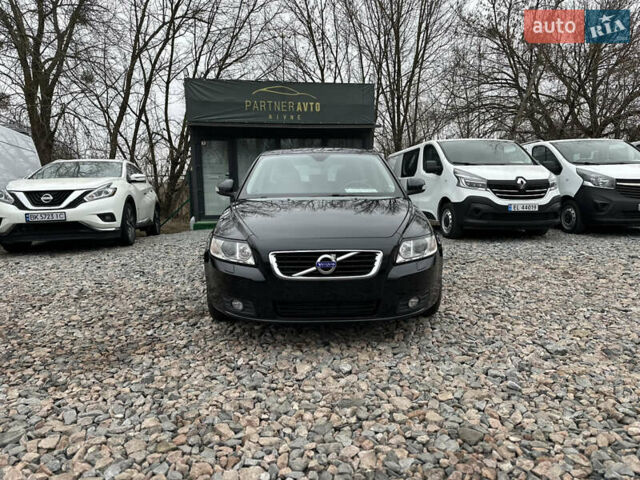 Черный Вольво В50, объемом двигателя 2 л и пробегом 212 тыс. км за 8450 $, фото 2 на Automoto.ua