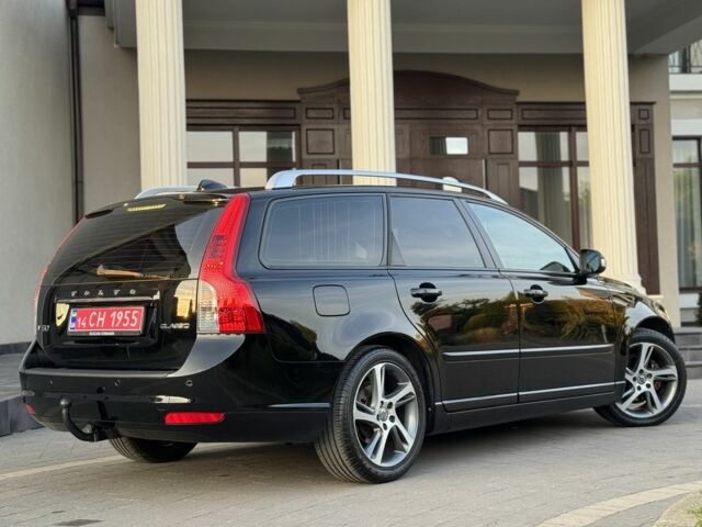 Черный Вольво В50, объемом двигателя 1.6 л и пробегом 222 тыс. км за 8888 $, фото 1 на Automoto.ua