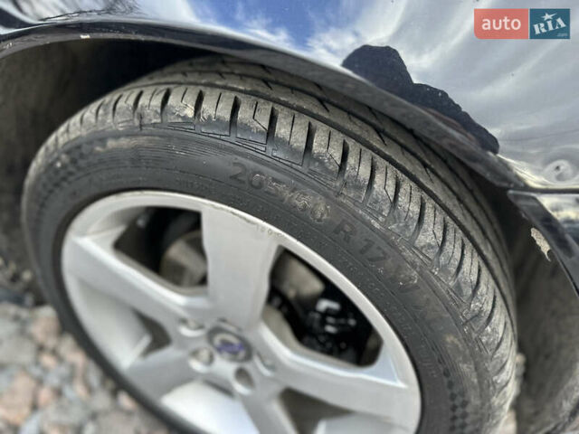 Черный Вольво В50, объемом двигателя 1.6 л и пробегом 189 тыс. км за 8000 $, фото 16 на Automoto.ua