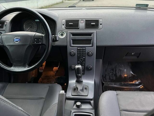 Вольво В50 2006 в Луцке на Automoto.ua Фиолетовый Вольво В50, объемом двигателя 2 л и пробегом 302 тыс. км за 3900 $, фото 7 на Automoto.ua