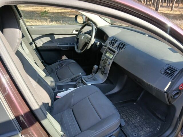 Фіолетовий Вольво V50, об'ємом двигуна 2 л та пробігом 300 тис. км за 4999 $, фото 7 на Automoto.ua