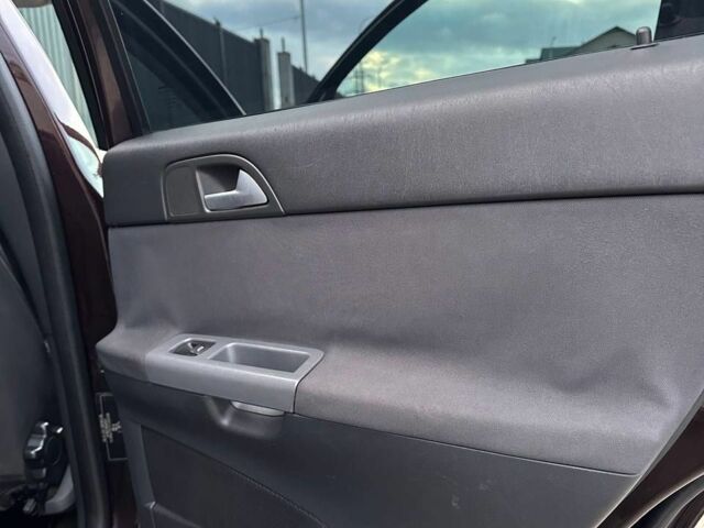 Вольво В50 2006 в Луцке на Automoto.ua Фиолетовый Вольво В50, объемом двигателя 2 л и пробегом 302 тыс. км за 3900 $, фото 9 на Automoto.ua