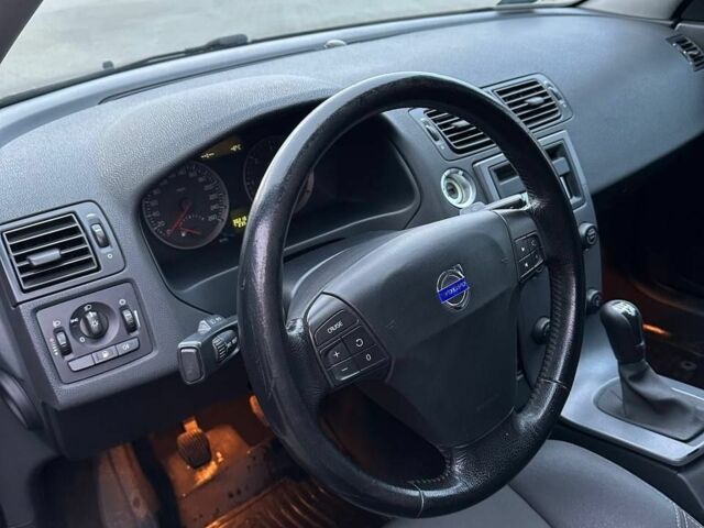 Вольво В50 2006 в Луцке на Automoto.ua Фиолетовый Вольво В50, объемом двигателя 2 л и пробегом 302 тыс. км за 3900 $, фото 10 на Automoto.ua