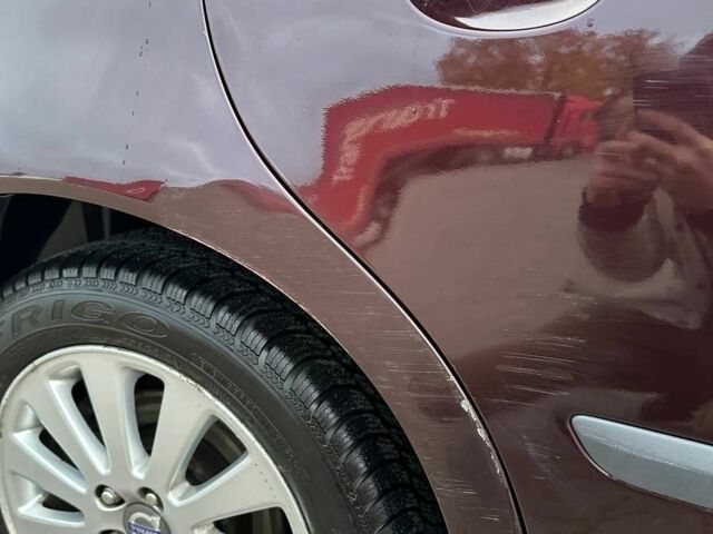 Вольво В50 2006 в Луцке на Automoto.ua Фиолетовый Вольво В50, объемом двигателя 2 л и пробегом 302 тыс. км за 3900 $, фото 12 на Automoto.ua