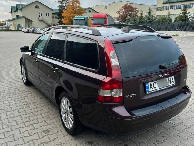 Вольво В50 2006 в Луцке на Automoto.ua Фиолетовый Вольво В50, объемом двигателя 2 л и пробегом 302 тыс. км за 3900 $, фото 3 на Automoto.ua