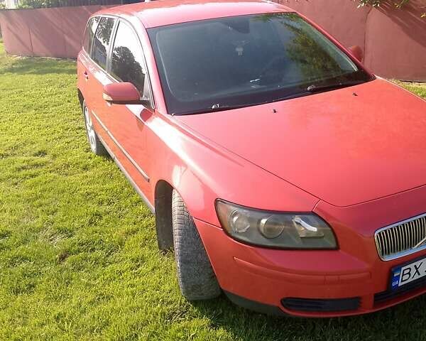 Красный Вольво В50, объемом двигателя 2 л и пробегом 350 тыс. км за 5200 $, фото 1 на Automoto.ua