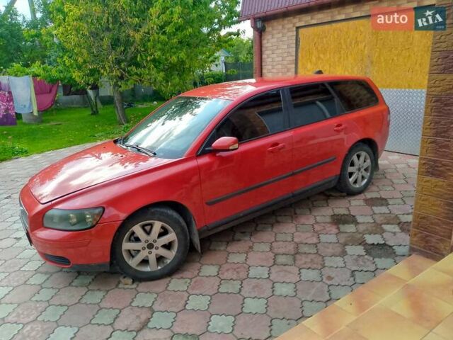 Красный Вольво В50, объемом двигателя 2 л и пробегом 350 тыс. км за 5200 $, фото 4 на Automoto.ua