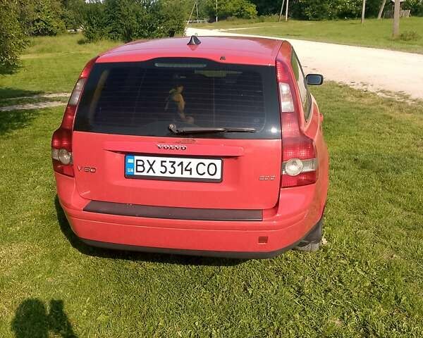 Красный Вольво В50, объемом двигателя 2 л и пробегом 350 тыс. км за 5200 $, фото 5 на Automoto.ua