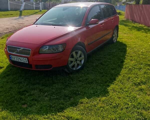 Красный Вольво В50, объемом двигателя 2 л и пробегом 350 тыс. км за 5200 $, фото 2 на Automoto.ua