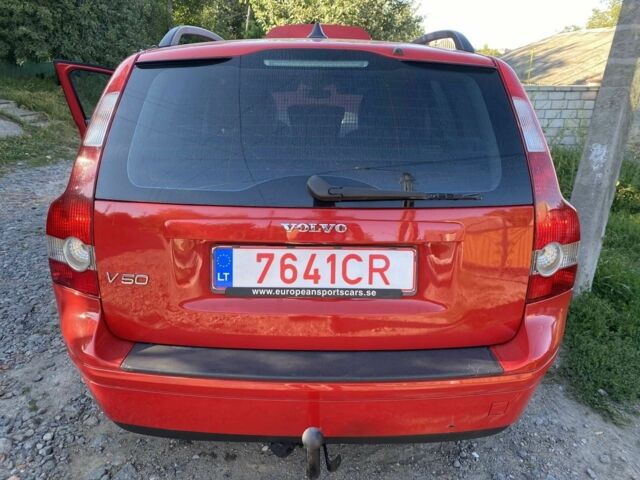 Червоний Вольво V50, об'ємом двигуна 2 л та пробігом 170 тис. км за 2790 $, фото 4 на Automoto.ua